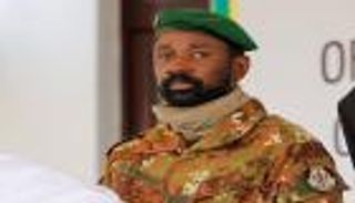 داخل المسجد.. هجوم بالسكين على رئيس مالي المؤقت