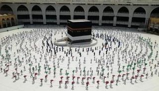 تضم المدينة ميادين ومرافـق تعليمية متعددة تم تجهيزها بأحدث الأنظمة الذكية