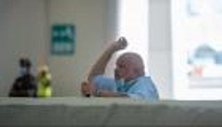 صور.. الحجاج يرمون الجمرات في ثاني أيام التشريق