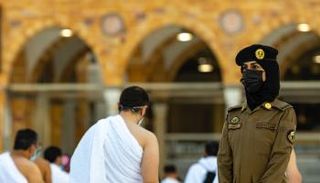 سعوديات يشاركن في تأمين الحجاج والمعتمرين بمكة والمدينة