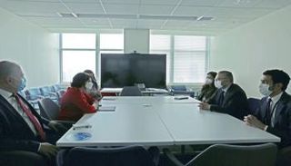 الدكتور أنور قرقاش خلال لقائه بوكيل الأمين العام للأمم المتحدة