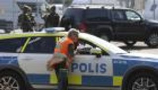 بيتزا وكباب.. سجينان يختطفان حارسين بالسويد مقابل "وجبات خاصة"