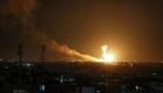 ضربات حمص.. إسرائيل تدمر مستودعات أسلحة لـ"حزب الله"