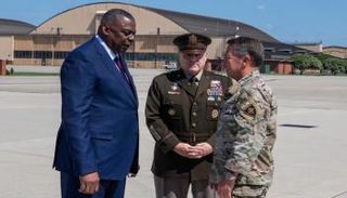 وزير الدفاع الأمريكي ورئيس هيئة الأركان المشتركة 