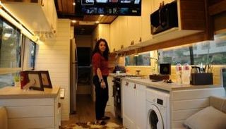 يارا شلبي داخل منزلها المتنقل