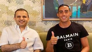 فونيس موري بعد توقيعه لفائدة النصر