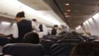 إندونيسي مصاب بكورونا يتنكر في هيئة زوجته.. سبب غريب