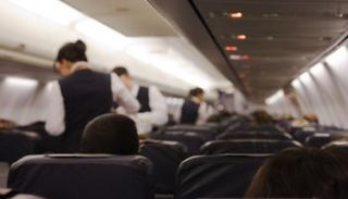 رجل إندونيسي مصاب بكورونا يتنكر في هيئة زوجته ليستقل رحلة طيران- أرشيفية