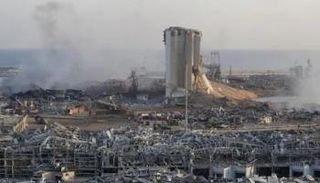 مشهد عام لمرفأ بيروت بعد انفجار 4 أغسطس الدامي