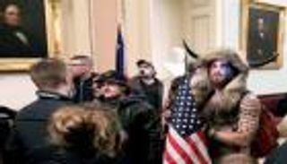 "ذو القرنين" بأحداث الكابيتول.. سعي للبراءة على جناح الخلل العقلي