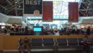 "عودة الكمامات".. الفيروس يضرب موسم السياحة الصيفي في أيسلندا