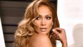 عادات جينيفر لوبيز للحصول على بشرة نضرة.. السر في زيت الزيتون