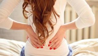 آلام الظهر تصيب الحامل خلال الشهور الأولى من الحمل