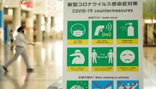 لافتة بالإجراءات الوقائية من كورونا في الأولمبياد