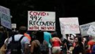 الآلاف ينشدون الفكاك من قيود كورونا بأوروبا وأستراليا