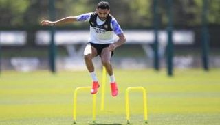 رياض محرز نجم فريق مانشستر سيتي ومنتخب الجزائر