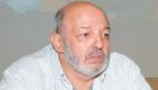 محمد خان.. مهندس الواقعية الذي حاول أحمد زكي ضربه بالسكين