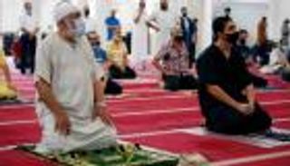 "دلتا كورونا" تتوغل في الجزائر.. إغلاق المساجد بـ35 محافظة