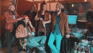 فرقة "جميلة والأبطال الآخرون"