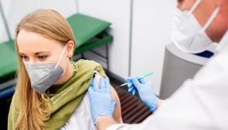 التطعيم ضد كورونا في فرنسا- أرشيفية