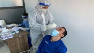  شخص يخضع لاختبار كورونا في ليبيا- أرشيفية