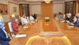 مسؤولة أمريكية تدعو من مسقط لوقف فوري وشامل لإطلاق النار باليمن