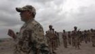 القوات المشتركة ترد على استهداف المدنيين بقصف مواقع حوثية في الحديدة 