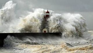 فيضانات تغرق جانبا من إحدى المدن