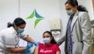 الإمارات تقدم 63 ألف جرعة من لقاح كورونا