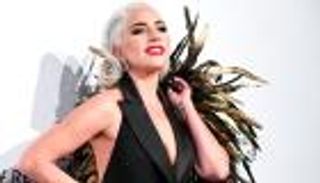 ليدي جاجا تخاطر بكسر كاحلها في أحدث إطلالة.. ما السبب؟