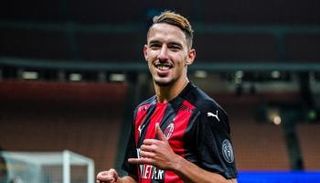 إسماعيل بن ناصر لاعب وسط ميلان