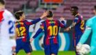 بسبب ريال مدريد.. جمهور برشلونة يمارس العنصرية ضد لاعبه