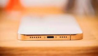وصلة USB بهواتف آيفون
