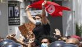 برلمانيون مصريون: قرارات رئيس تونس تمنع سموم الإخوان