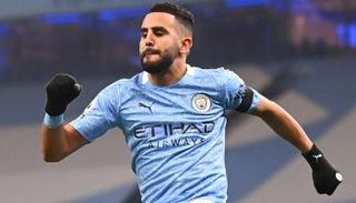 رياض محرز نجم فريق مانشستر سيتي ومنتخب الجزائر