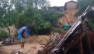 انهيار أرضي في بنجلاديش 