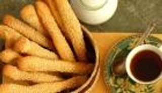 طريقة عمل البقسماط المقرمش بالسمسم.. وصفتان