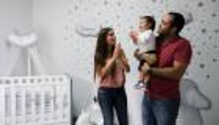 صور: "رمز للحياة".. الرضيع جورج يكمل عامه الأول في ذكرى انفجار بيروت