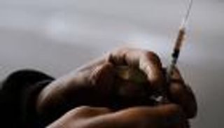 طبيب تخدير ينفذ "خطة شيطانية" لقتل زوج حبيبته