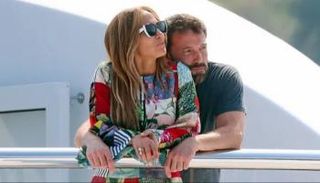 جينيفر لوبيز تحتفل بعيد ميلادها مع الممثل بن أفليك