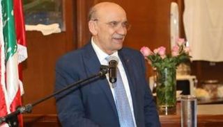 مصطفى الحسيني.