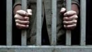 يذبح ابنه بمشرط طبي.. والمحكمة تقول كلمتها