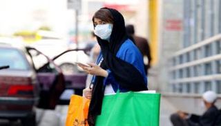 الإيرانيون يحاولون الفرار بعد تقييد الإنترنت ومنصات التواصل
