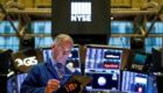 نمو الاقتصاد يغرد بالأسهم الأمريكية.. ويحاصر الدولار