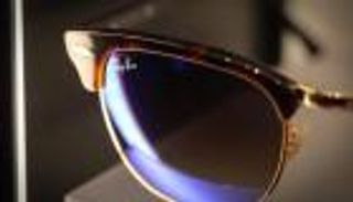 فيسبوك تقترب من طرح أول نظارة "ري بان" ذكية