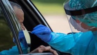 اختبار كورونا من السيارة بأمريكا- أرشيفية