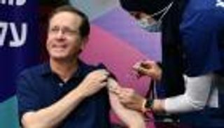 الرئيس الإسرائيلي يتلقى جرعة ثالثة من لقاح كورونا