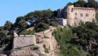 صور.. هنا يقضي رئيس فرنسا ماكرون العطلة الصيفية