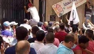 مظاهرات سابقة أمام البرلمان التونسي ضد حركة النهضة الإخوانية