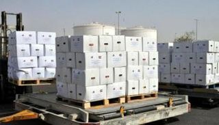 جانب من مساعدات إماراتية موجهة لجزيرة سقطرى اليمنية